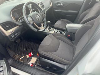 2017 Jeep Cherokee Latitude - Interior Front Seat Image